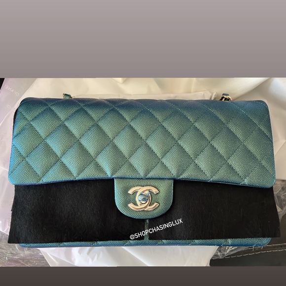 Chanel medium classic flap limited edition iridescent green 22p - Picture 1 of 9
